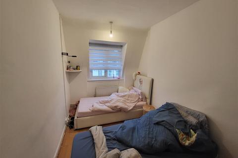 2 bedroom flat to rent, Scarlet Road, London