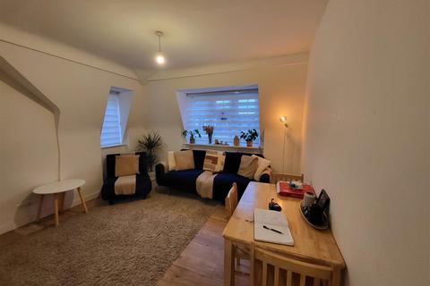 2 bedroom flat to rent, Scarlet Road, London