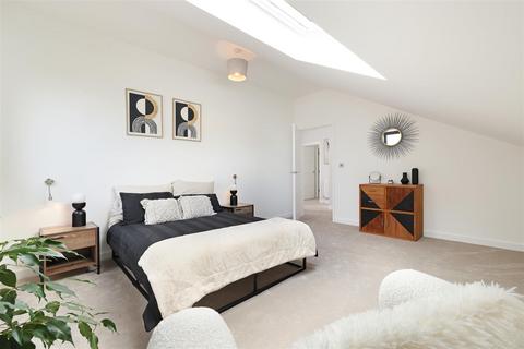 4 bedroom detached house for sale, CHARTLAND CLOSE, GREAT BOOKHAM, KT23