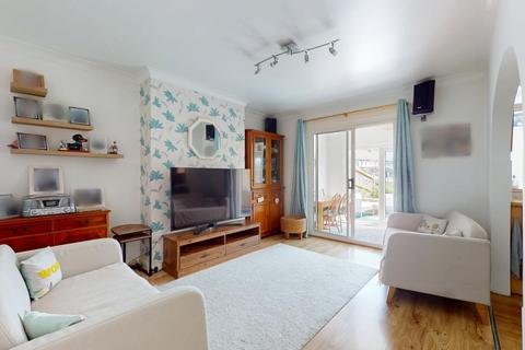 71 Vale Road, Northfleet, Gravesend, DA11 8DD