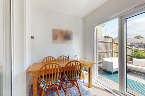 71 Vale Road, Northfleet, Gravesend, DA11 8DD