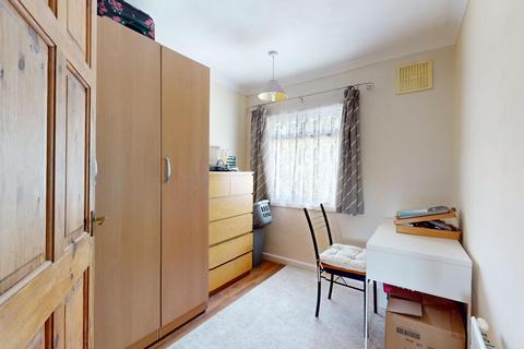71 Vale Road, Northfleet, Gravesend, DA11 8DD