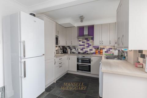 2 bedroom terraced house for sale, Clover Way, Horley RH6