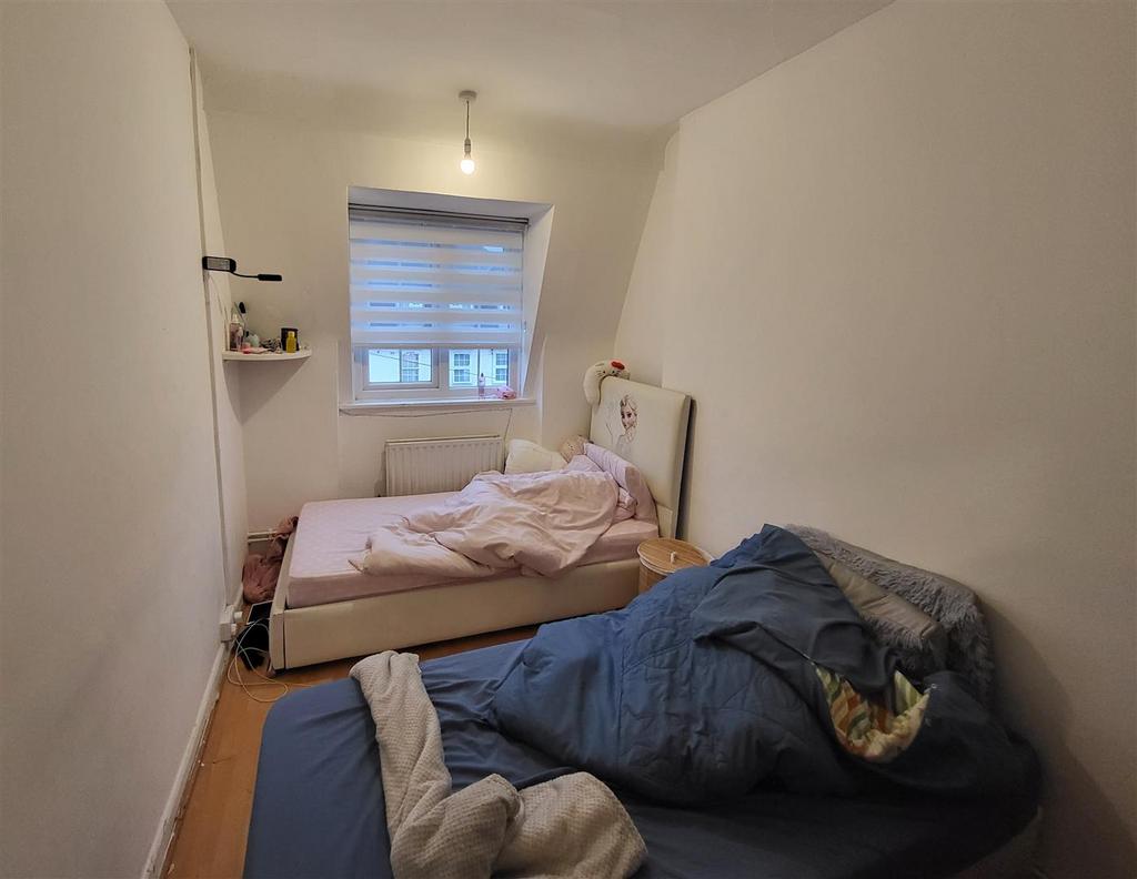 Bedroom 1.jpg