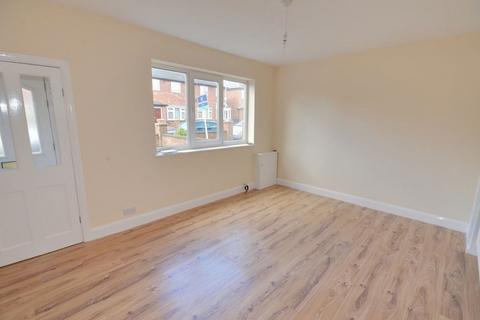 3 bedroom terraced house to rent, GREGORY ROAD, CASTLEFORD WF10