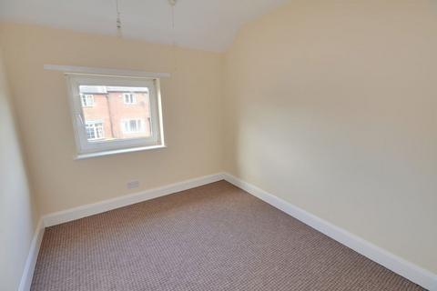 3 bedroom terraced house to rent, GREGORY ROAD, CASTLEFORD WF10