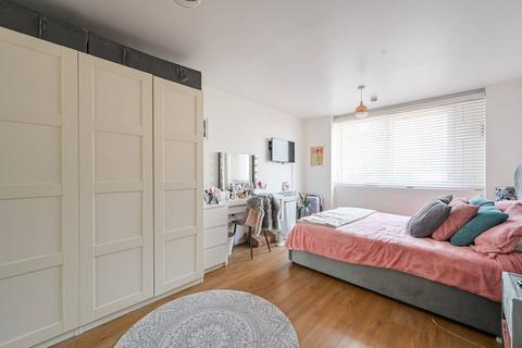 Roffey Street, Canary Wharf, London, E14