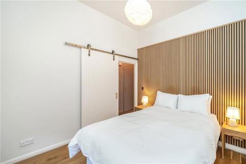 2 bedroom flat for sale, Lakeside Road, London W14