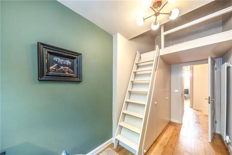 2 bedroom flat for sale, Lakeside Road, London W14