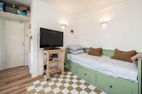 1 bedroom flat to rent, Sinclair Gardens, London W14