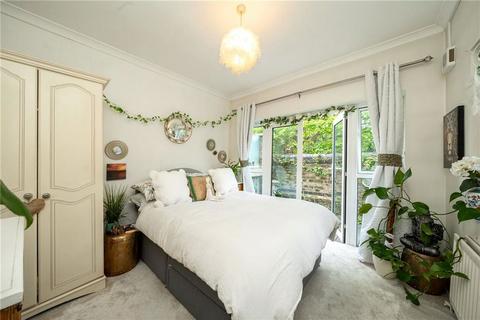 2 bedroom flat for sale, Bronsart Road, London SW6
