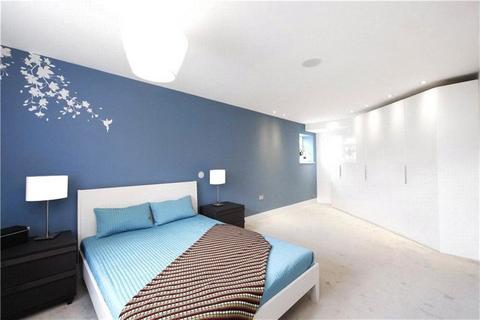 3 bedroom flat for sale, Crisp Road, London W6