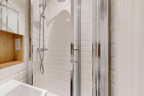 Studio to rent, Draycott Avenue, London SW3
