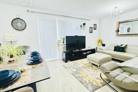 3 bedroom semi-detached house to rent, Limes Avenue, Chigwell IG7