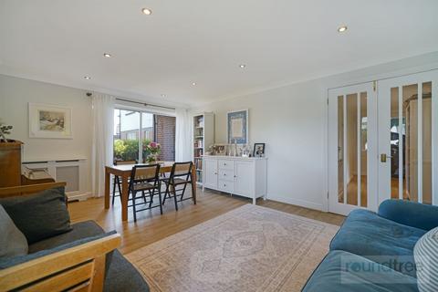 Flat 4, Normandy House, 3 Regency Crescent, London, NW4 1NW