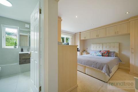 Flat 4, Normandy House, 3 Regency Crescent, London, NW4 1NW