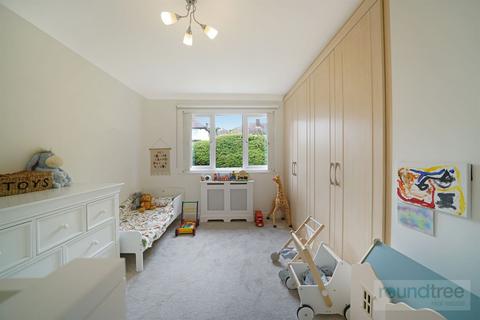 Flat 4, Normandy House, 3 Regency Crescent, London, NW4 1NW