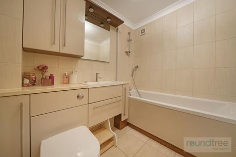 Flat 4, Normandy House, 3 Regency Crescent, London, NW4 1NW