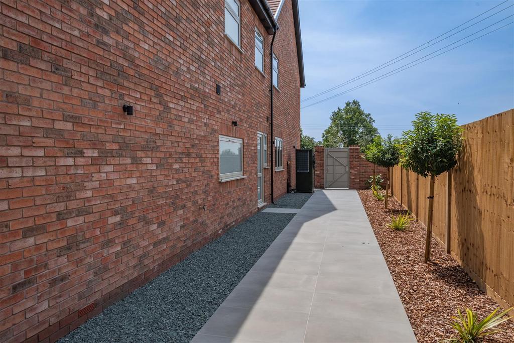 8652668-exterior11.jpg
