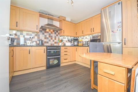 18 Kendal, Toothill, Swindon, SN5 8HW