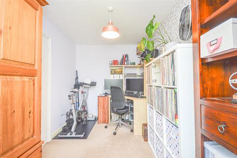 18 Kendal, Toothill, Swindon, SN5 8HW