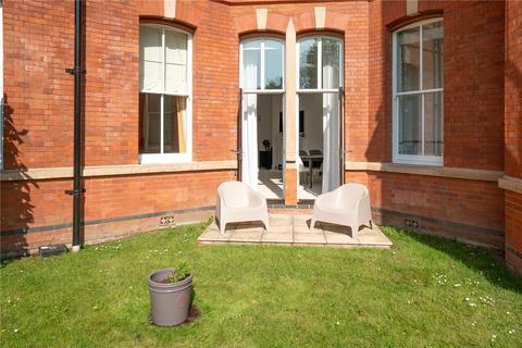 2 bedroom apartment for sale, Brandesbury Square, Woodford Green, IG8