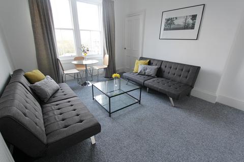 2 bedroom flat to rent, Dundee Terrace, Edinburgh EH11