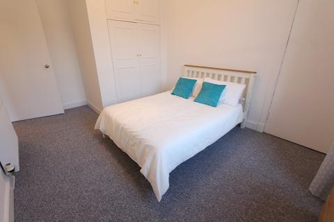 2 bedroom flat to rent, Dundee Terrace, Edinburgh EH11