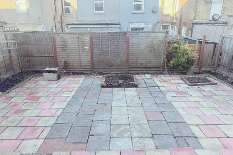 1 bedroom in a house share to rent, Westbury Avenue, Wood Green