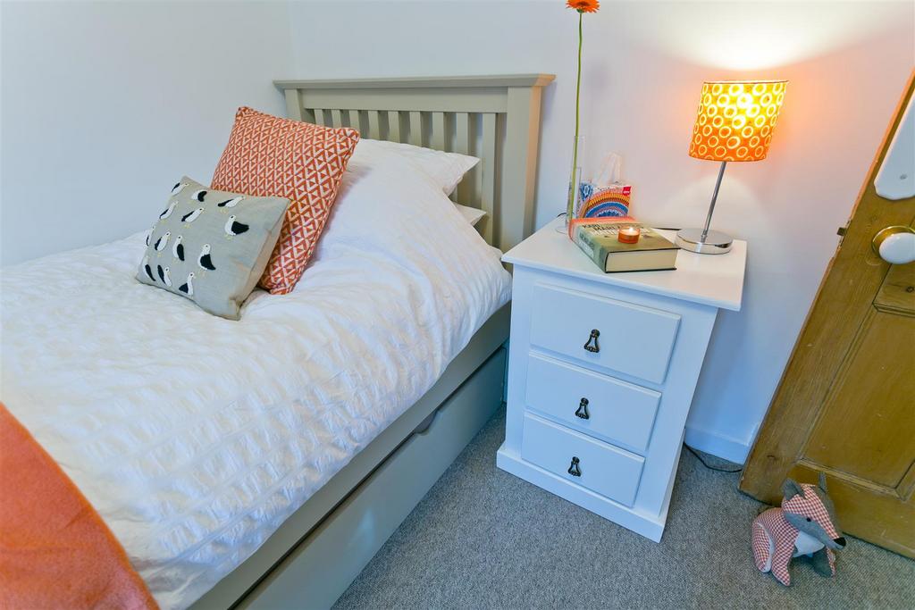Bed 6new3.JPG