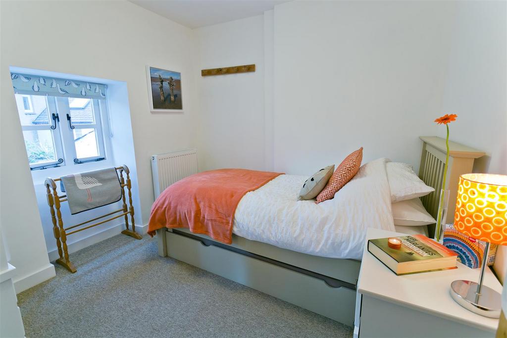 Bed 4new3.JPG