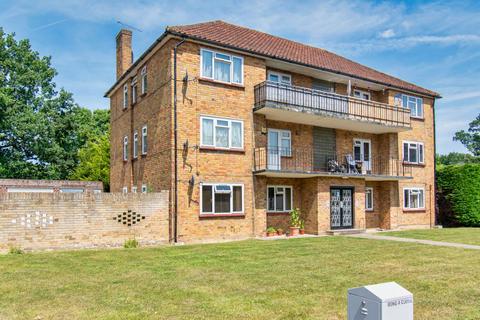 2 bedroom flat for sale, Courts Road, Earley, Reading