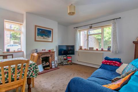 2 bedroom flat for sale, Courts Road, Earley, Reading