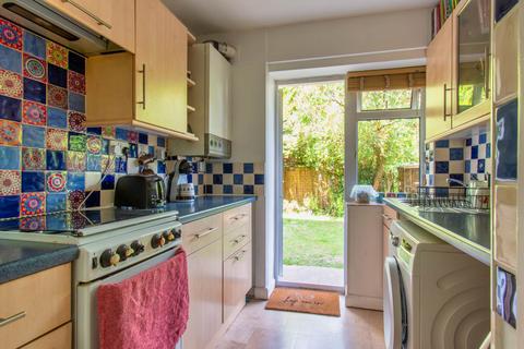 2 bedroom flat for sale, Courts Road, Earley, Reading