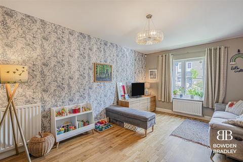 3 bedroom semi-detached house for sale, Reservoir Way, Ilford, IG6