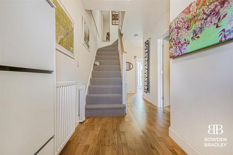 3 bedroom semi-detached house for sale, Reservoir Way, Ilford, IG6