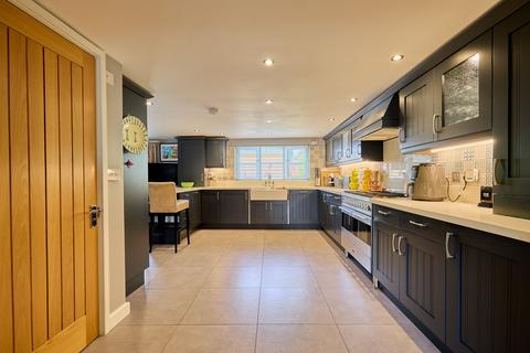 4 bedroom detached house for sale, High Street, Aston, OX18