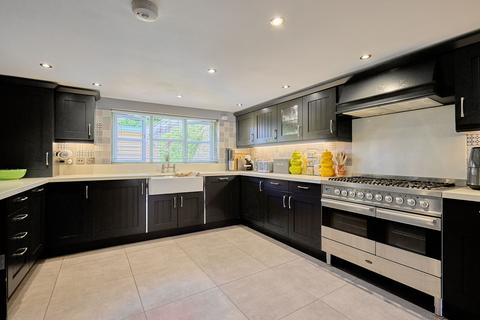4 bedroom detached house for sale, High Street, Aston, OX18