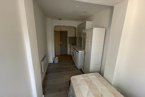 Studio to rent, The Circle, London
