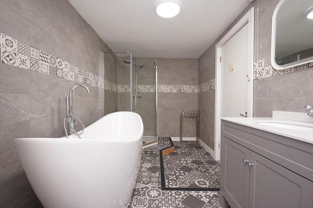 Bath 2.jpg