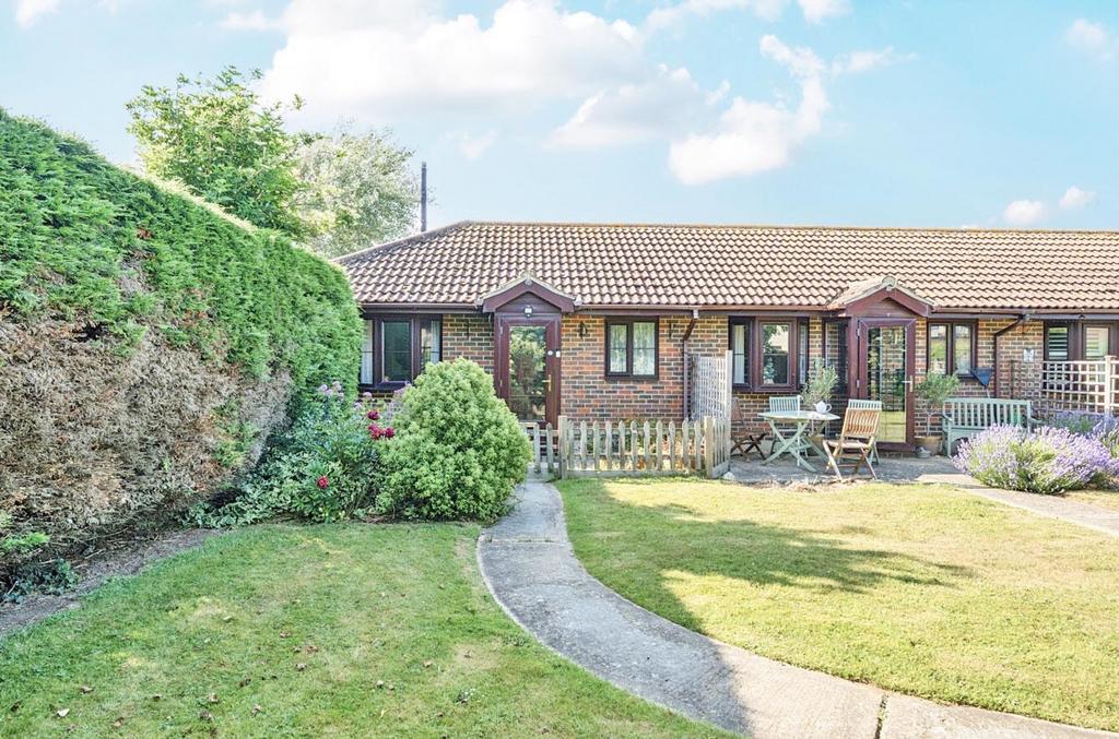 Manor Way, Elmer, PO22 1 bed bungalow for sale - £140,000