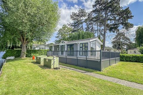 2 bedroom mobile home for sale, Willows Riverside Park, Windsor