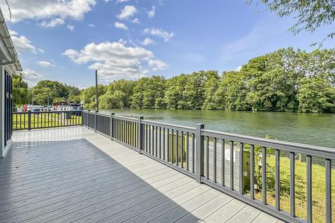 2 bedroom mobile home for sale, Willows Riverside Park, Windsor