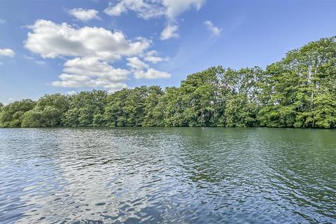 2 bedroom mobile home for sale, Willows Riverside Park, Windsor
