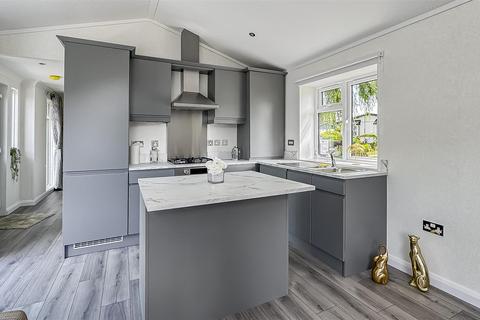 2 bedroom mobile home for sale, Willows Riverside Park, Windsor