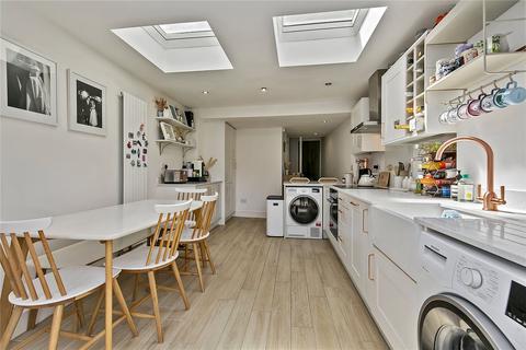 2 bedroom cottage for sale, Blackmores Grove, Teddington