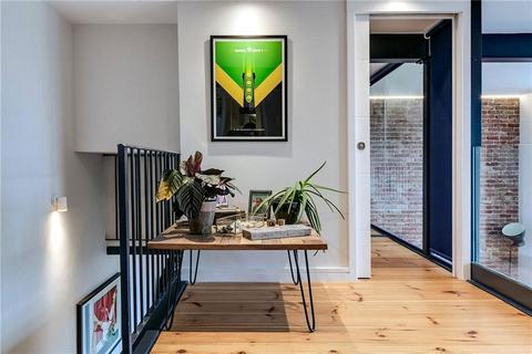 2 bedroom flat for sale, Alpha House, London SW4