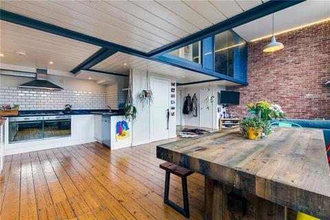 2 bedroom flat for sale, Alpha House, London SW4