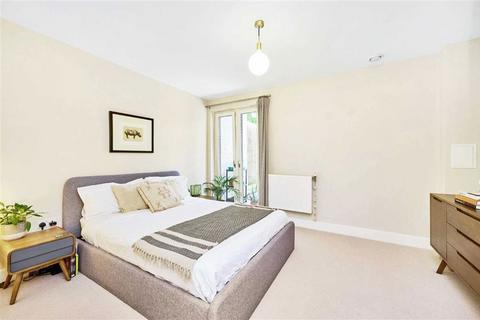 1 bedroom flat for sale, Milkwood Road, London SE24