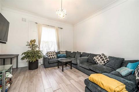 3 bedroom flat for sale, Loughborough Road, London SW9